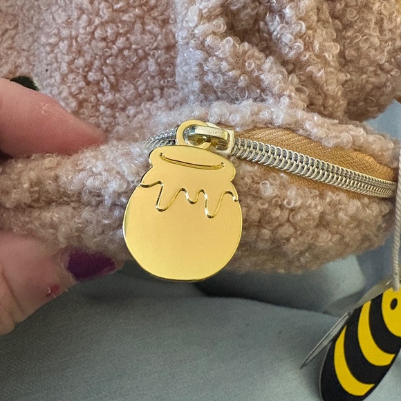 Super cute fuzzy Winnie the Pooh Disney x Spectrum make up cosmetic bag - Picture 3 of 6